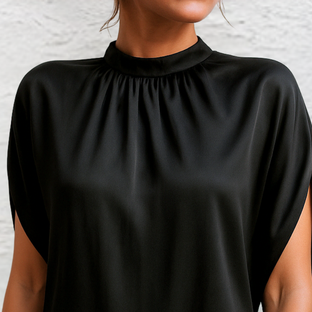 Judy™ | Elegante mini abito in raso con collo alto